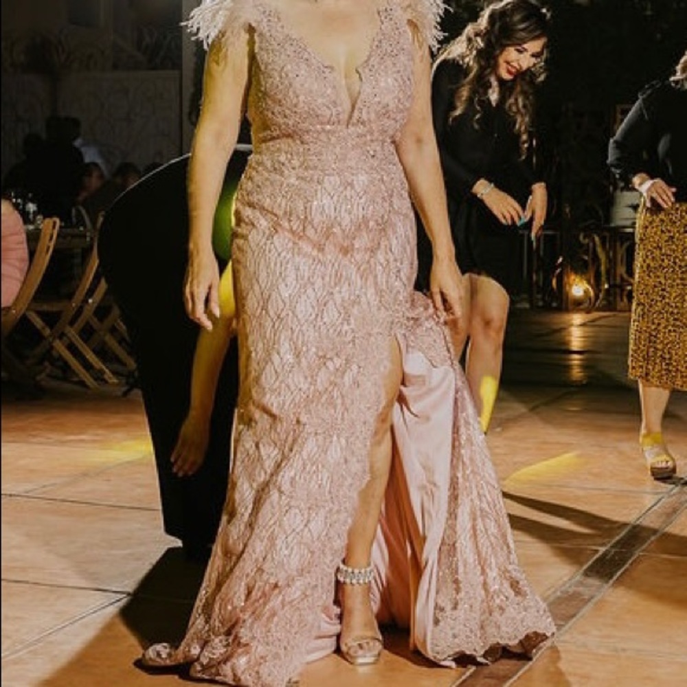Beautiful dress. Worn once